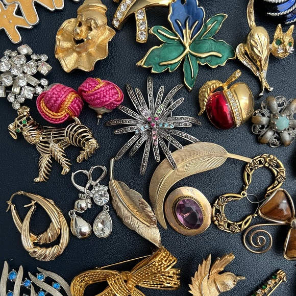 VTG Assorted Brooches and Earrings Lot (see the description) - Picture 7 of 9